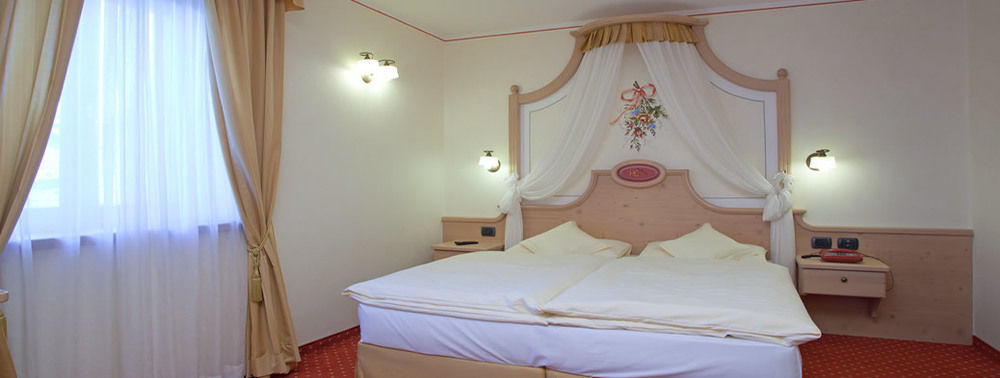 Hotel Ristorante Cassana Ливиньо Екстериор снимка