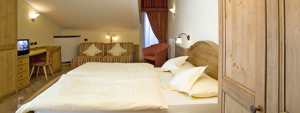 Hotel Ristorante Cassana Ливиньо Екстериор снимка
