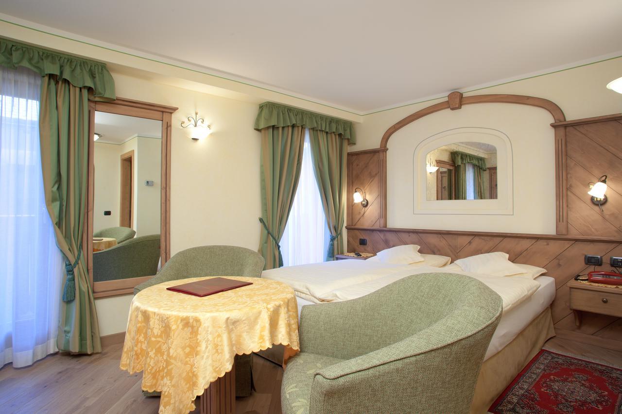 Hotel Ristorante Cassana Ливиньо Екстериор снимка