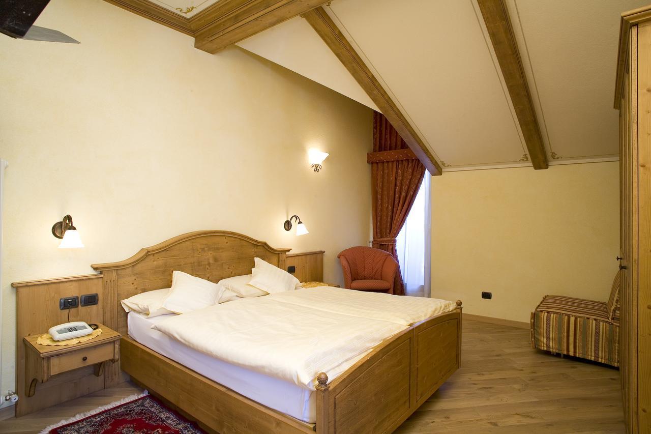 Hotel Ristorante Cassana Ливиньо Екстериор снимка