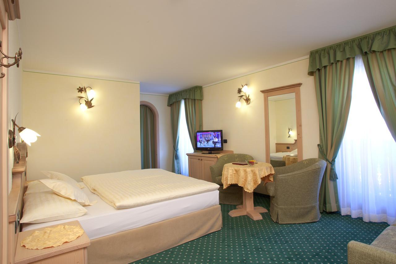 Hotel Ristorante Cassana Ливиньо Екстериор снимка
