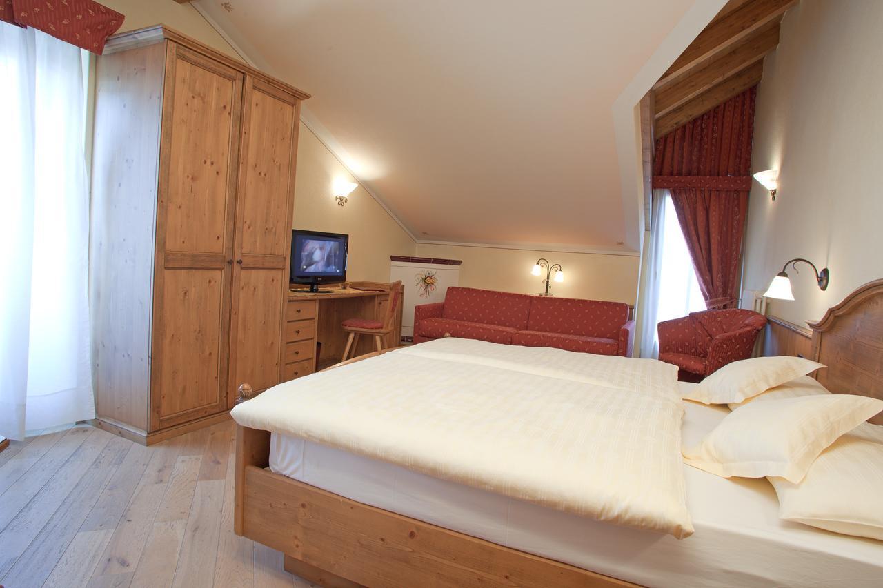 Hotel Ristorante Cassana Ливиньо Екстериор снимка