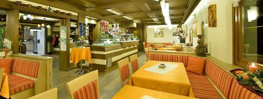 Hotel Ristorante Cassana Ливиньо Екстериор снимка