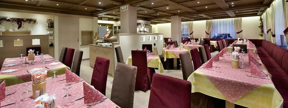 Hotel Ristorante Cassana Ливиньо Екстериор снимка
