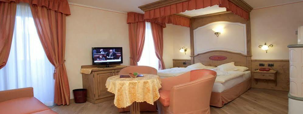 Hotel Ristorante Cassana Ливиньо Екстериор снимка