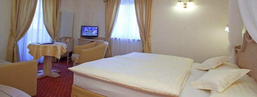 Hotel Ristorante Cassana Ливиньо Екстериор снимка